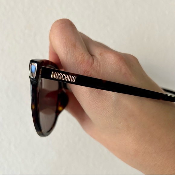 Moschino MOS088/F/S women’s tortoiseshell sunglasses - Picture 4 of 8